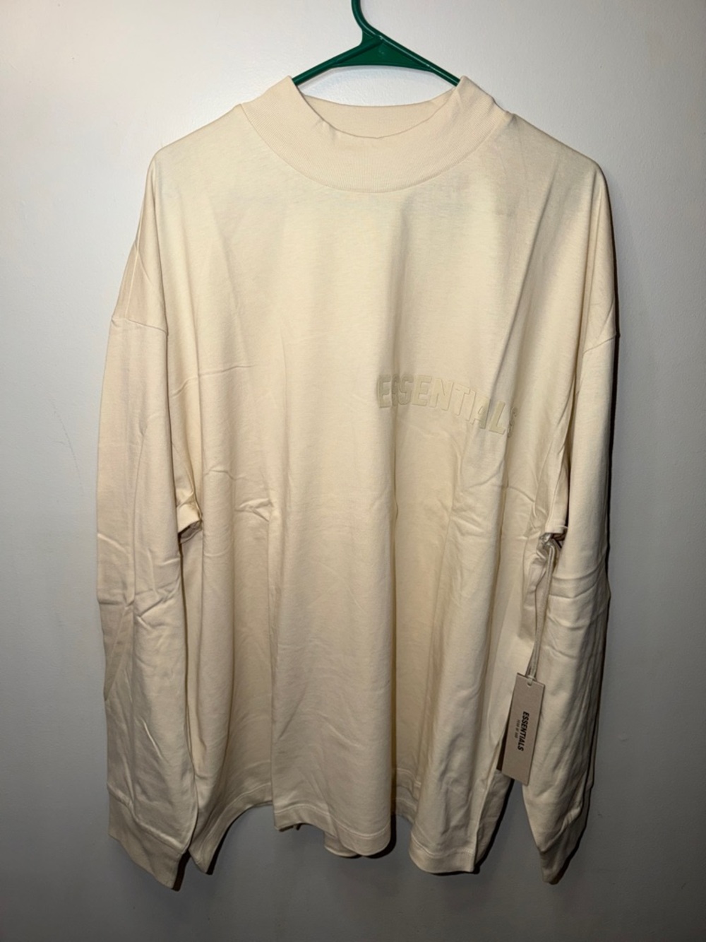 100% Authentic Men’s Large Essentials Long Sleeve “Egg Shell” T-Shirt Brand New